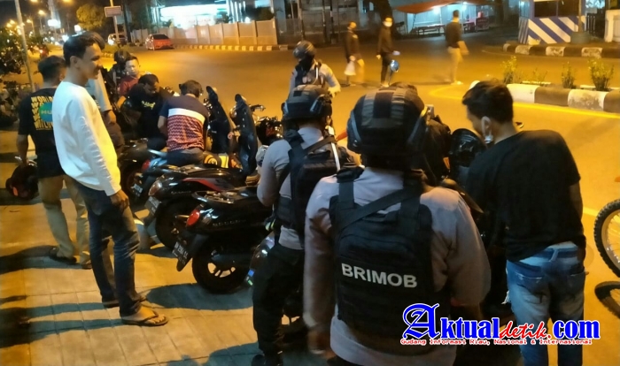 Jaga Situasi Kamtibmas di Provinsi Gorontalo, Sat Brimob Polda Gorontalo Laksanakan Patroli