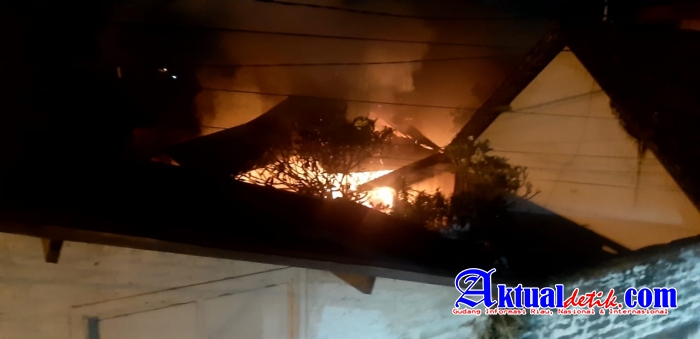 Dua Lansia Terkunci di Dalam Ruko Berhasil Lolos Dari Amukan Si jago Merah