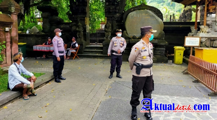 Giat Pengamanan dan Edukasi Protokol Kesehatan di Obyek Wisata Pura Tirta Empul