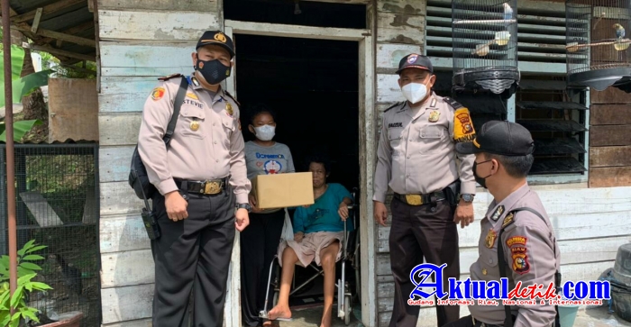 Hari Raya Idul Adha, Polsek Lima Puluh Bagikan Sembako