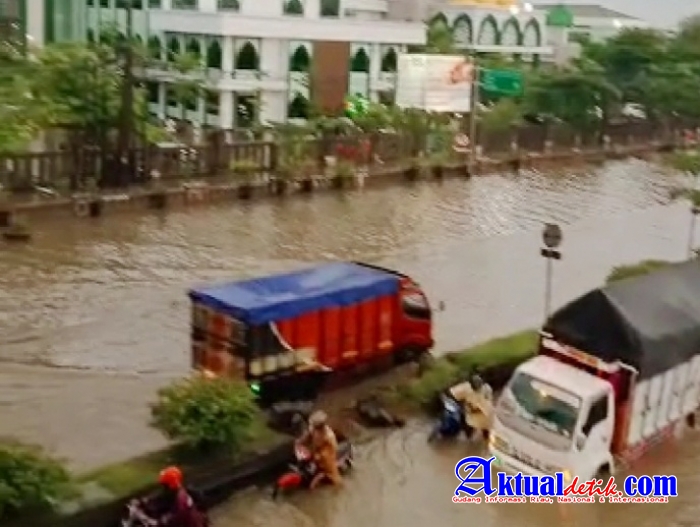 Akibat Guyuran Hujan Cukup Deras, Semarang di Kepung Banjir
