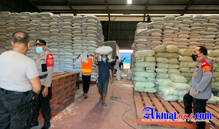 Wakapolres Gianyar Pantau Pendistribusian Sembako