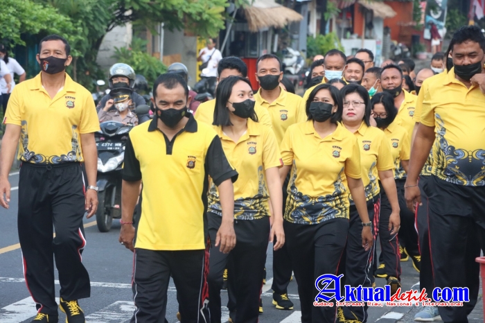 Jumat Sehat, Polres Klungkung Gelar Olah Raga Jalan Santai