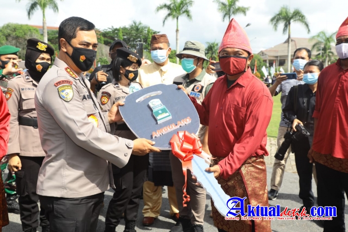 Kabaharkam Wakili Kapolri Hadiri Penyerahan Hadiah Lomba Kampung Tegep Mandiri
