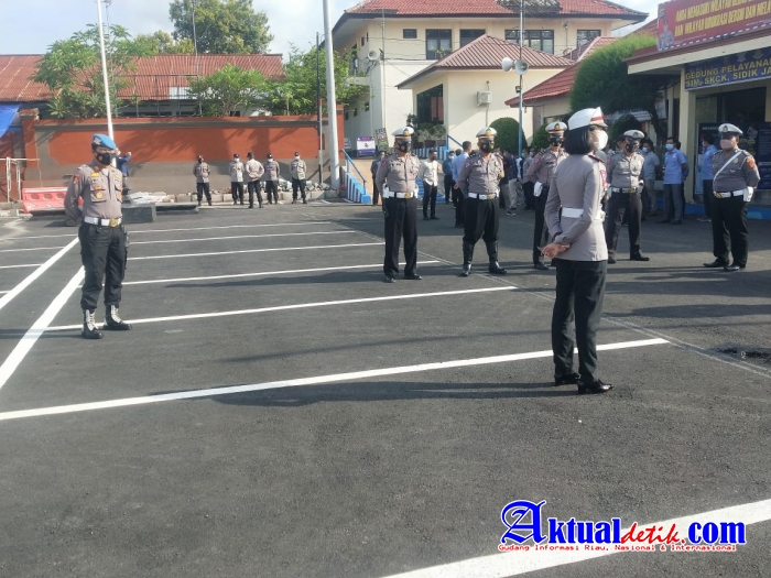 Sie Propam Polres Karangasem Cek Kegiatan Apel Pagi Personil Polres Karangasem