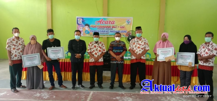 Camat Pangkalan Lesung Hadiri Pembagian BLT Dana Desa