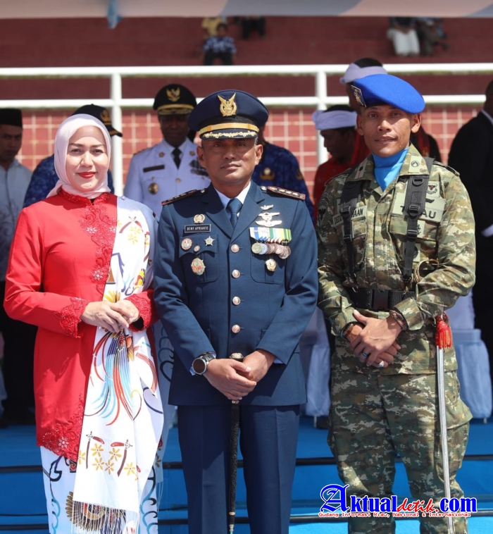 Mayor POM Deddy Surya Putra Siahaan Pimpin Upacara Penurunan Bendera HUT Ke 81 Ujung Timur Indonesia