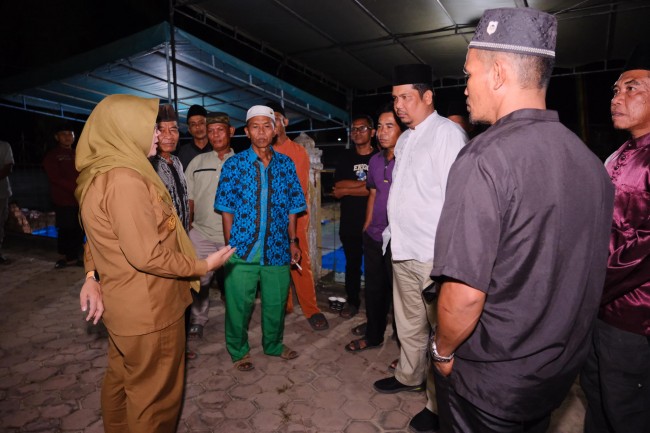 Bupati Siak Afni Tembus Jalan Rusak Demi Serap Aspirasi Warga Pedalaman