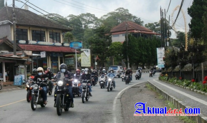 Touring Bermotor, Bupati Sanjaya Kembali Tinjau Pelaksanaan Vaksinasi
