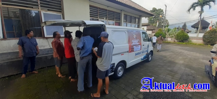 Melalui Sistem Jemput Bola,Samsat Keliling Polres Karangasem Layani Masyarakat di Kantor Camat Selat