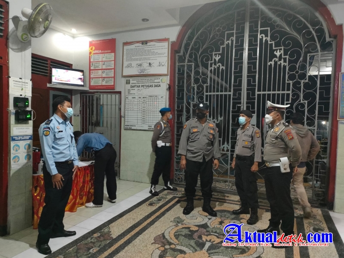 Jaga Harkamtibmas di Wilkum Polres Karangasem, Gabungan Piket Fungsi Gelar Patroli Malam