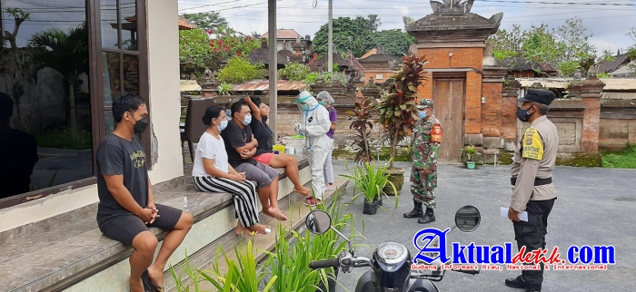 Minimalisir Penyebaran Covid-19, Bhabinkamtibmas Desa Peliatan Laksanakan Tracing