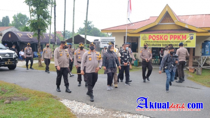 Berikan Bansos dan Gelar Vaksinasi, Kapolda Riau : Kolaborasi dan Sinergi Mampu Tangani Covid-19