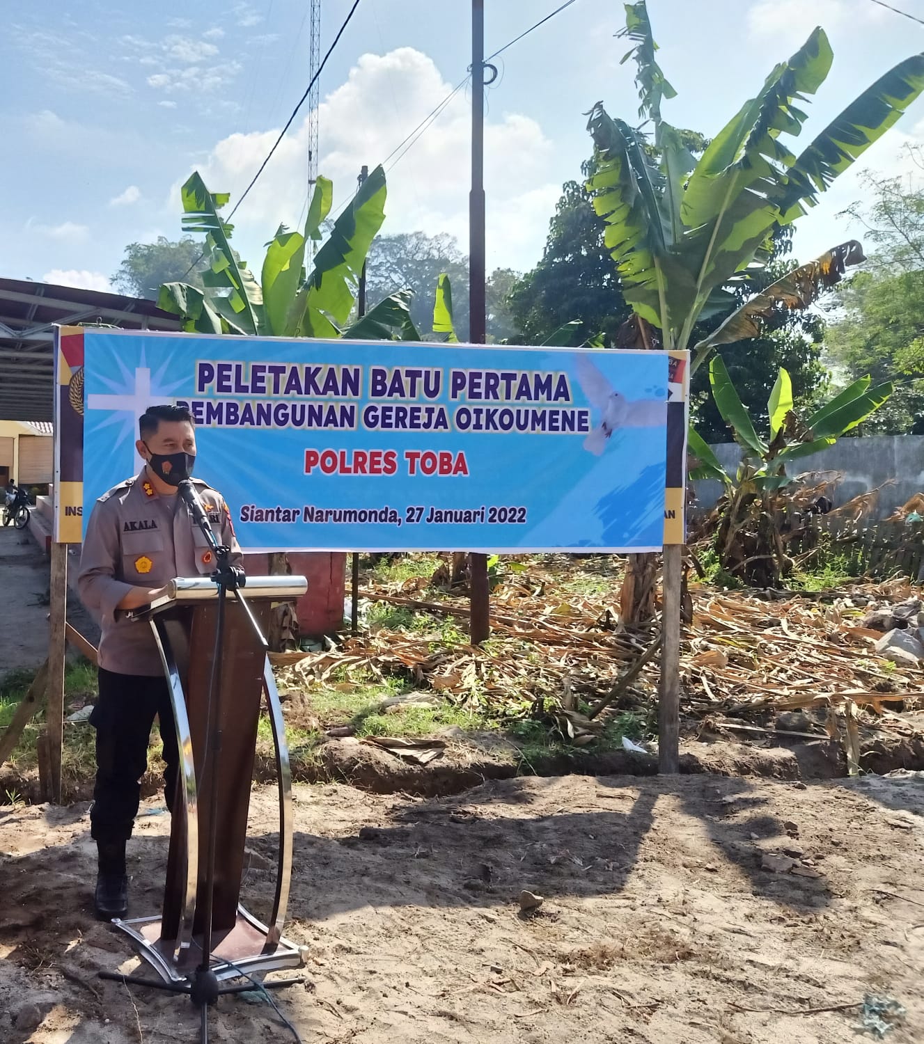 Kapolres toba menghadiri peletakan batu pertama pembangunan gereja Oikumene.