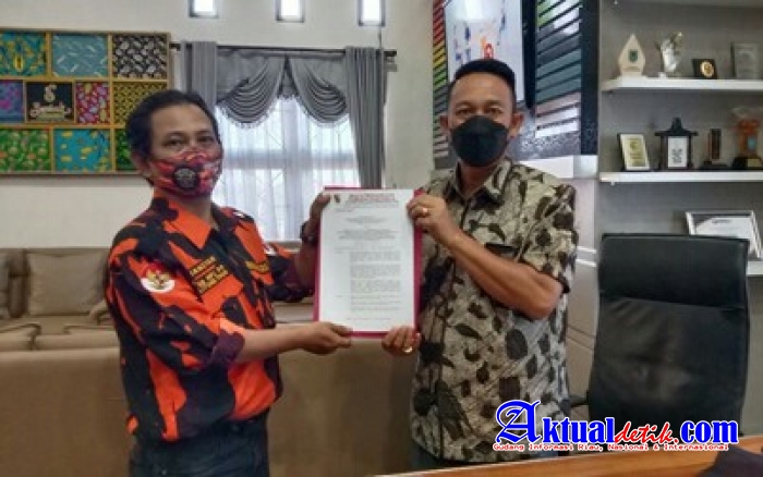 Ketua MPC PP Beltim Kunjungi Bupati Beltim Serahkan SK Kepengurusannya
