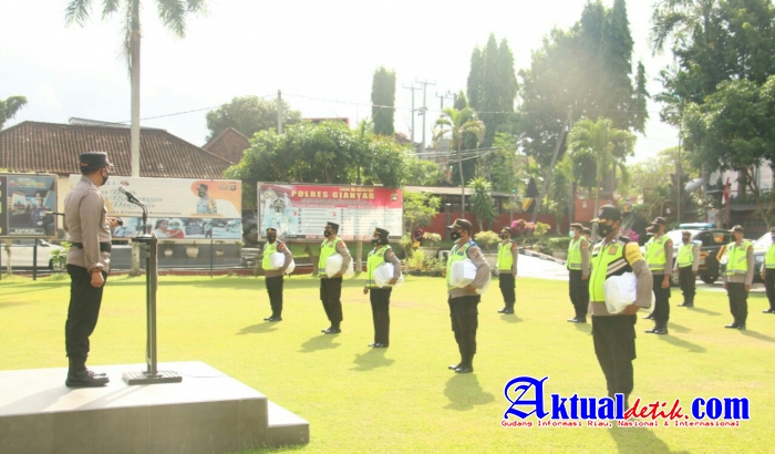 Polres Gianyar Salurkan Bantuan Masker dari Kementerian Perindustrian RI Kepada Masyarakat