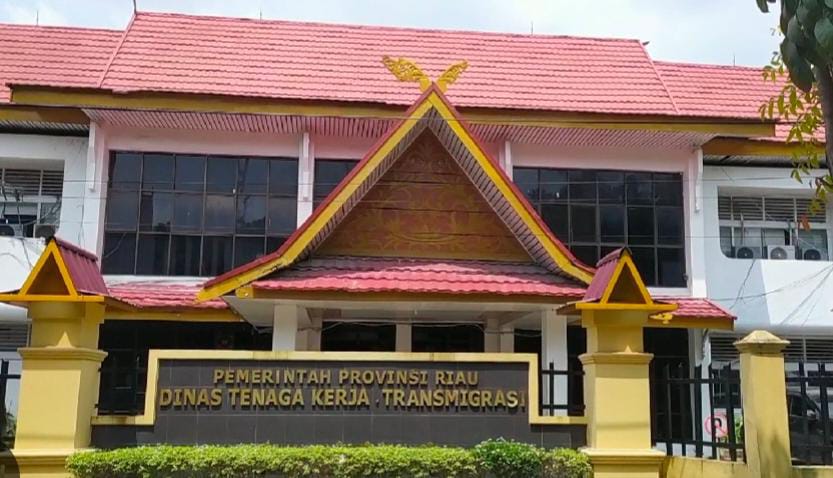 Tetapkan Direktur Sebagai Tersangka, Diduga Disnakertrans Riau Berpihak?