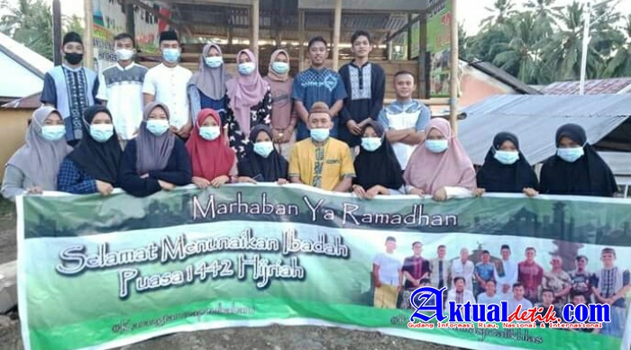 Rema Muda Mesjid Al Ikhlas Huidu Melito Berbagi Takjil
