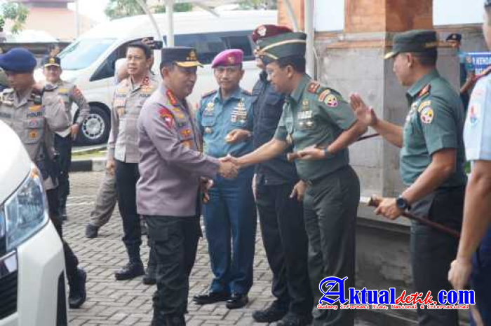 Keberangkatan Kapolri Beserta Rombongan di Base Ops Lanud I Gusti Ngurah Rai - Bali