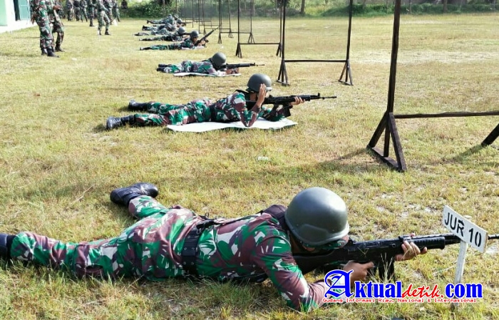 Memelihara dan meningkatkan Kemahiran Menembak Prajurit Korem 045/Gaya melaksanakan Latbakjatri TW-1