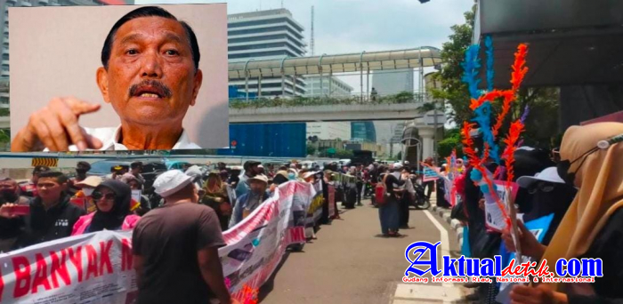 Luhut Binsar Panjaitan di "Goyang" Massa, Terkait Bisnis Vaksin Dan PCR