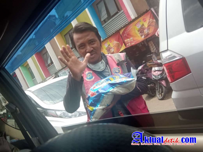 Berbagi Kebahagiaan Sambut Bulan Suci Ramadan KBO Babel Bagikan Paket Sembako Beras