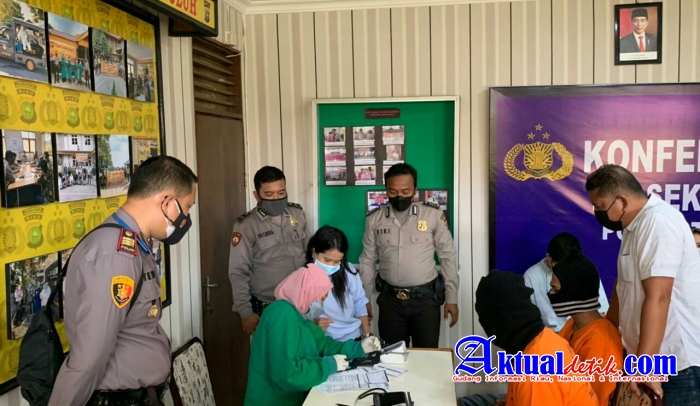 Polsek Lima Puluh Melakukan Vaksinasi Kepada Puluhan Tahanan