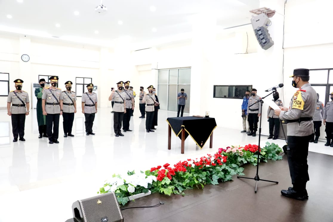 Kapolda Malut Pimpin Sertijab Wakapoda Dan Tiga Pejabat Utama Polda