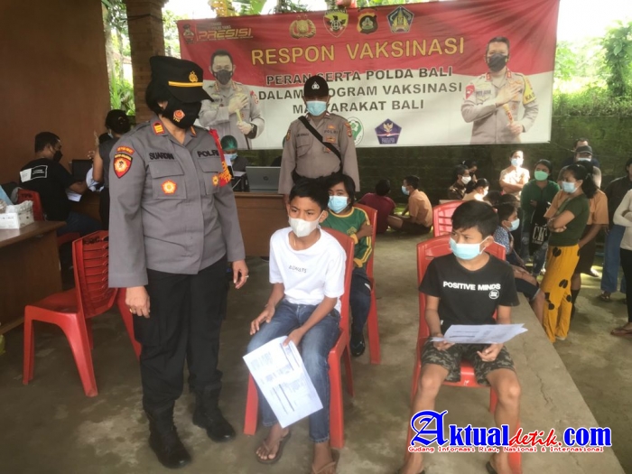 Kapolsek Tampaksiring Pimpin Giat Pengamanan Vaksinasi, di Wantilan Jaba Pura Kertha Bhuana