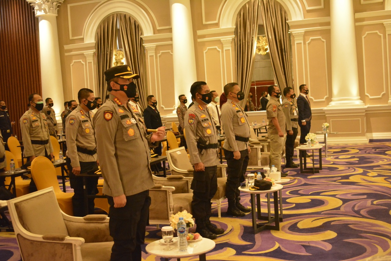 Kapolresta Dampingi Kapolda Riau Hadiri HUT Satpam Ke-40 di Pekanbaru