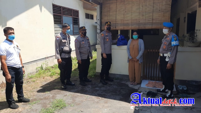 Kapolsek Sukawati Kembali Gelontorkan Bansos Kepada Warga Terdampak Kenaikan BBM