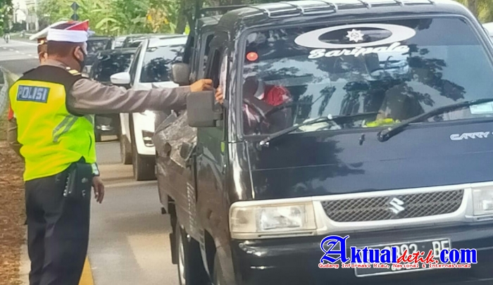 Penyekatan Selektif dan Prioritas, Personil Tetap Berikan Himbauan Protokol Kesehatan