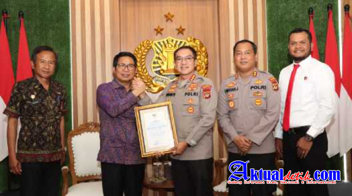 Berhasil Ungkap Narkoba di Wilayah Badung, Bupati Giri Prasta Berikan Reward Kapolresta Denpasar