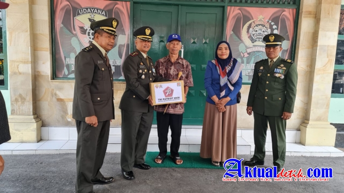 Sambut HUT TNI Ke-78, Dandim 1619/Tabanan Serahkan Bingkisan Kepada Veteran PKRI dan Warakauri