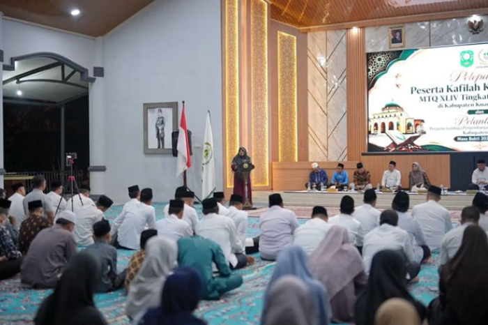 Bupati Afni Lepas Kafilah MTQ Riau, Tekankan Semangat Berprestasi dan Jaga Nama Baik Daerah