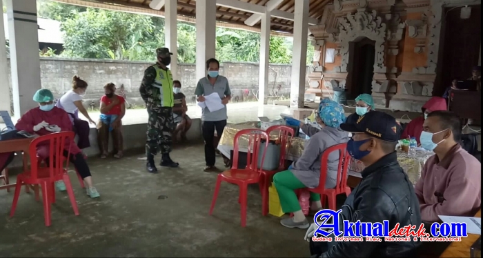 Berikan Rasa Aman Babinsa Jajaran Kodim 1626/Bangli Pantau Pelaksanaan Vaksinasi Tahap 2
