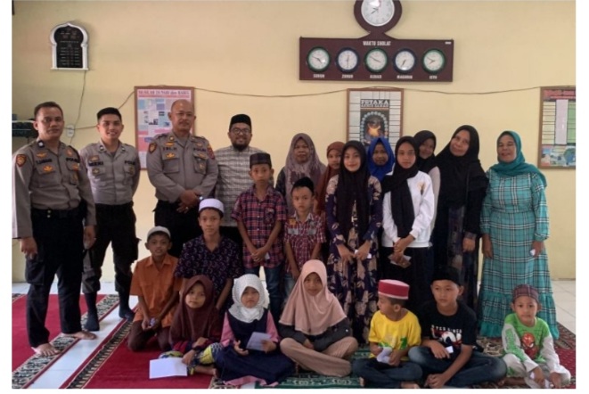 Sat Samapta Polrestabes Medan bagi Tali Asih Kepada Anak Yatim Piatu di Masjid Al Huda Tembung