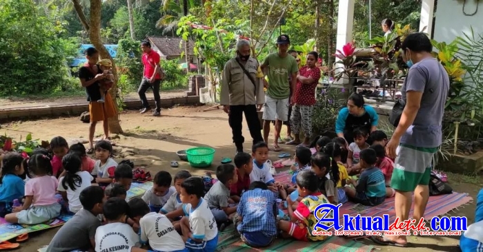 Polri Sahabat Anak, Bhabinkamtibmas Polsek Abang Polres Karangasem Sambangi PAUD Kesimpar
