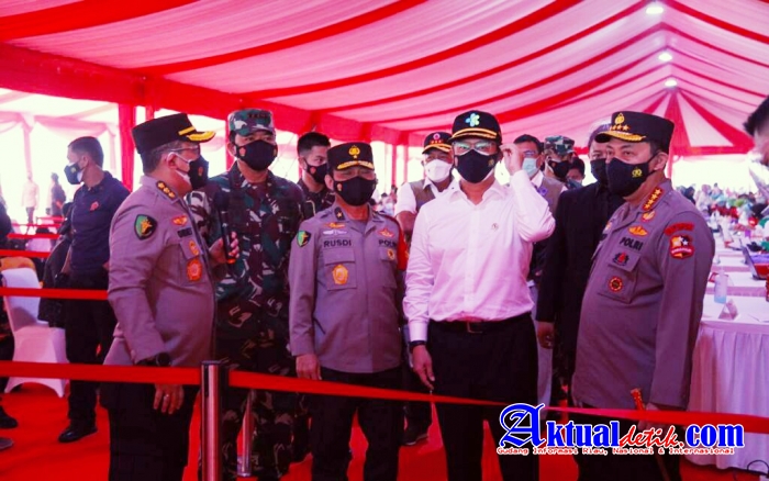 Panglima TNI, Kapolri dan Menkes, Tinjau Vaksinasi Massal Jelang HUT Bhayangkara