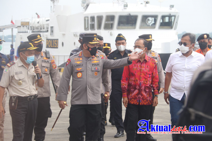 Kapolri Cek Kesiapan Posko Aplikasi Monitoring Karantina Presisi di Pelabuhan Benoa Balian