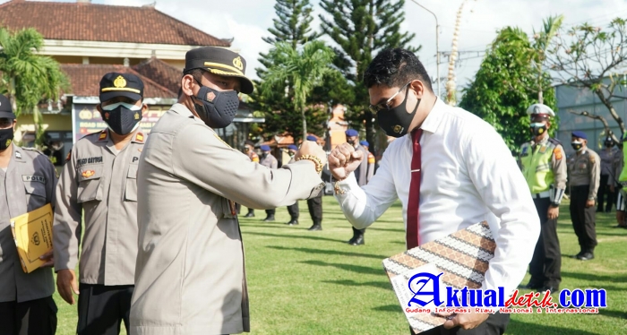 22 Personil Sat Narkoba Mendapatkan Reward Dari Kapolresta Denpasar