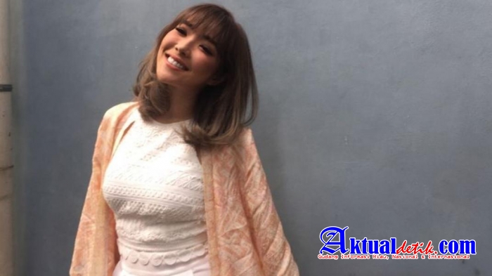Gisel, Mantan Isteri Gading Martin Lagi Dekat Dengan Pria