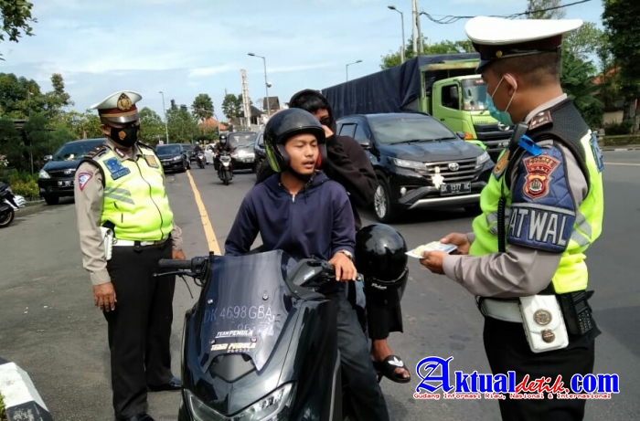 Satlantas Polres Badung Lakukan langkah-Langkah Humanis Dalam Ops Keselamatan Agung 2021