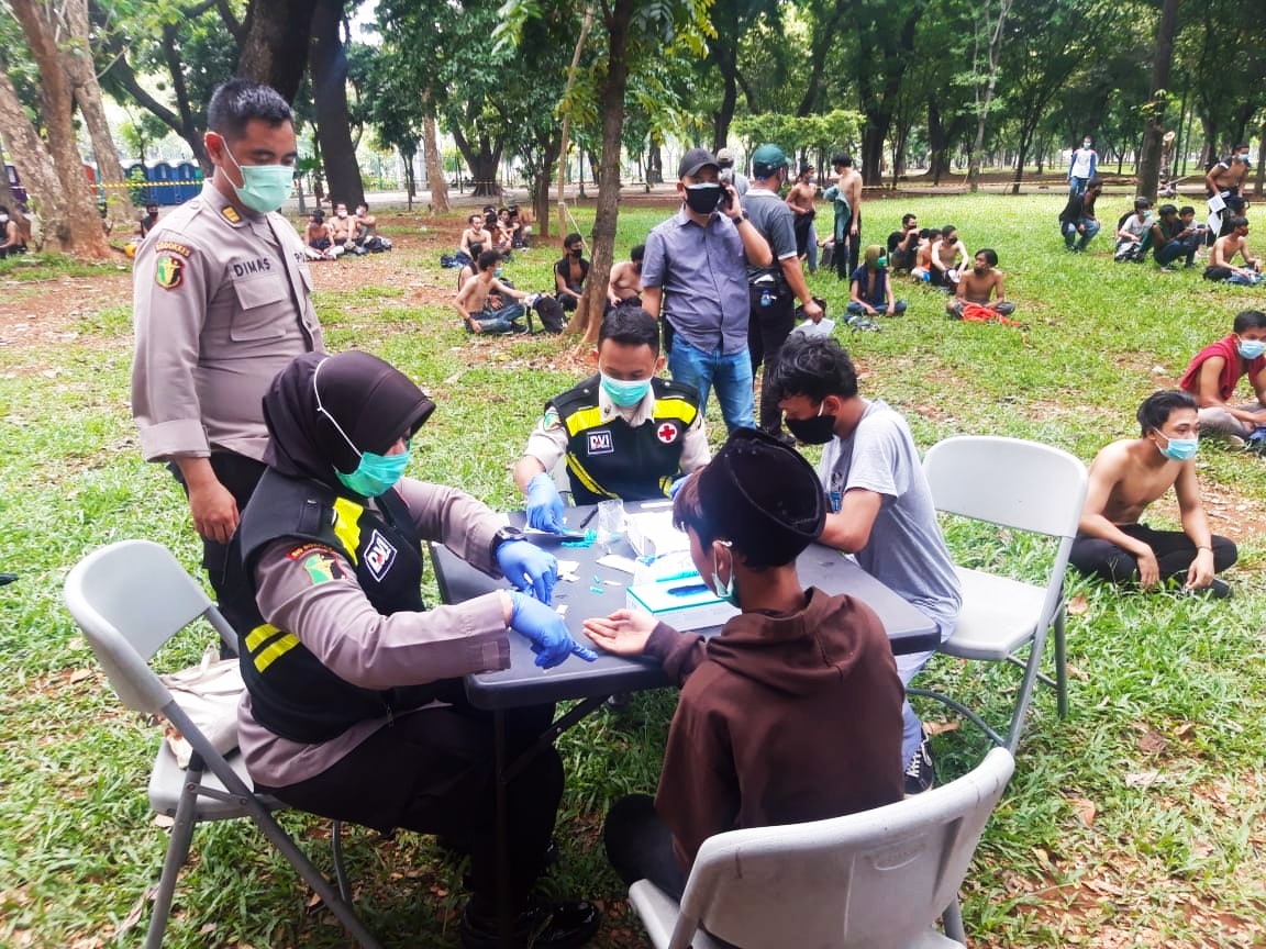 Polri Temukan 27 Pendemo Tolak UU Cipta Kerja Reaktif Covid-19