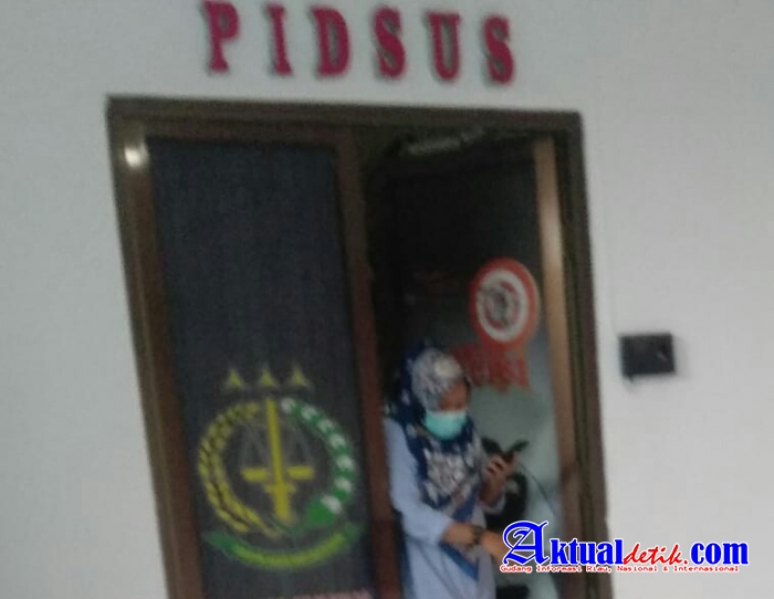 Ketua Bidang Internal Audit KONI Bengkalis Menghindar Dari Kejaran Wartawan