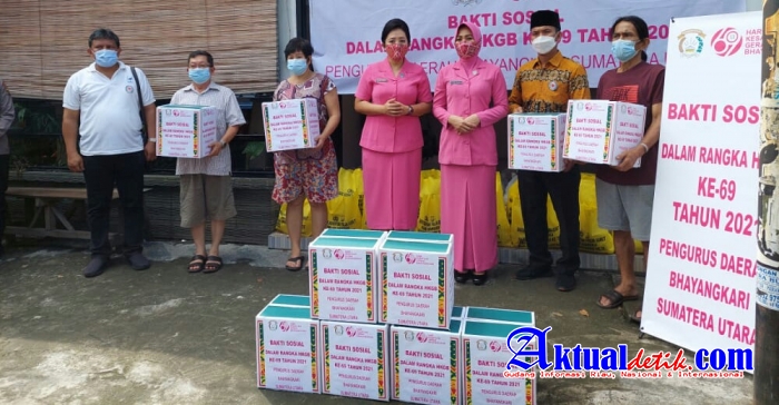 Ketua Bhayangkari Sumut dan LPER Beri Bantuan Sembako Kepada Pelaku UMKM