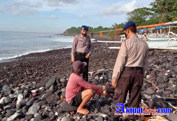 Sat.Polairud Polres Karangasem Pantau Kamtibmas dan Kontrol Penerapan Prokes Pada Masyarakat Pesisir