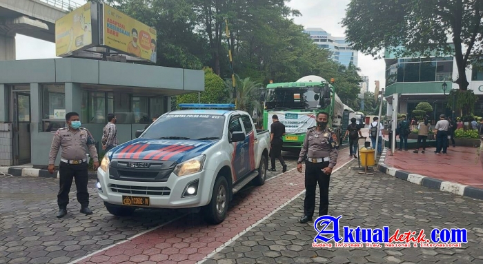 Jamin Keamanan dan Kelancaran, Polda Riau Kawal Pengiriman 70 Ton Oksigen Untuk Pasien Covid-19