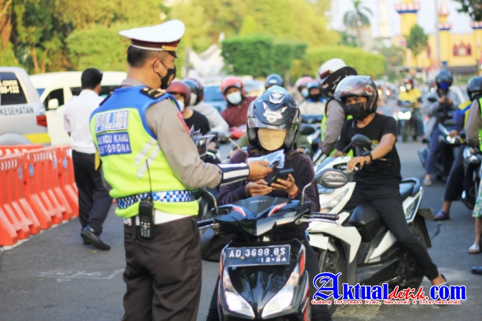 Laksanakan Ops Patuh Candi 2021, Satlantas Polrestabes Semarang Gelar Razia Vaksin 