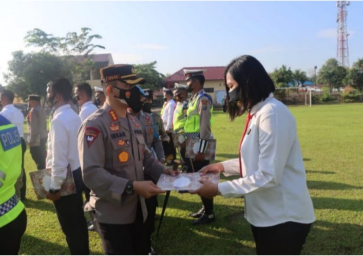 Kapolresta Deli Serdang Kombes Pol Irsan Sinuhaji. SIK MH Berikan Penghargaan Dan Reward